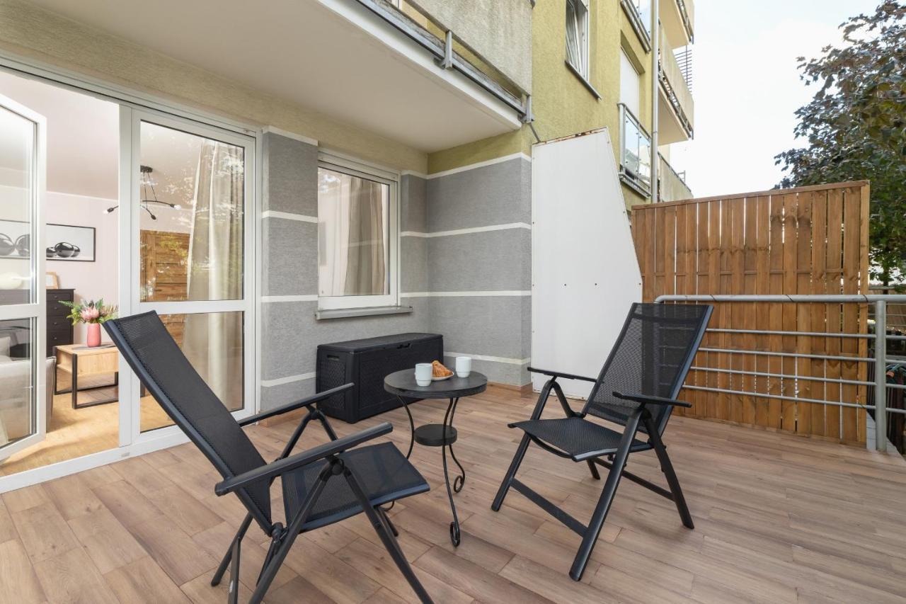 Pleasant Apartment With Terrace Cracow By Noclegi Renters Krakow Bagian luar foto