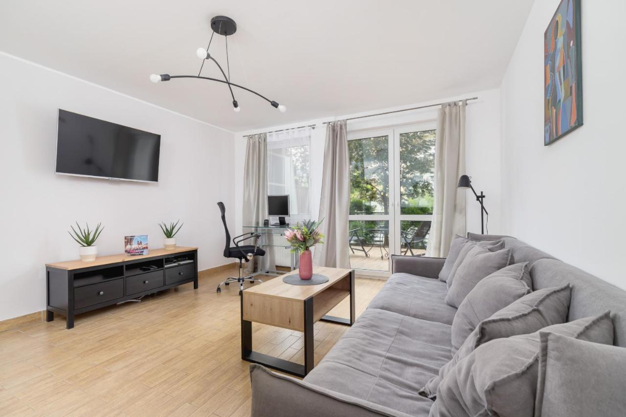 Pleasant Apartment With Terrace Cracow By Noclegi Renters Krakow Bagian luar foto