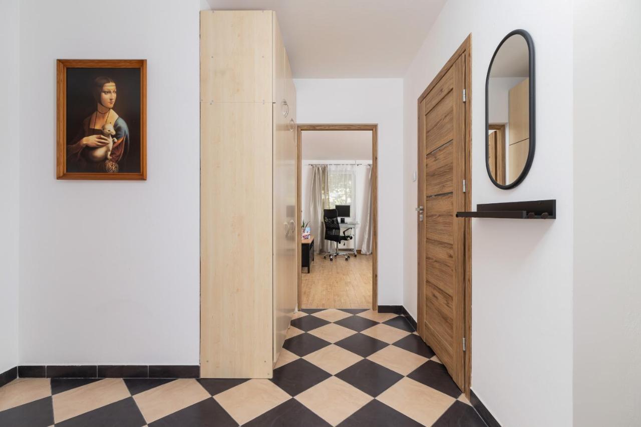 Pleasant Apartment With Terrace Cracow By Noclegi Renters Krakow Bagian luar foto