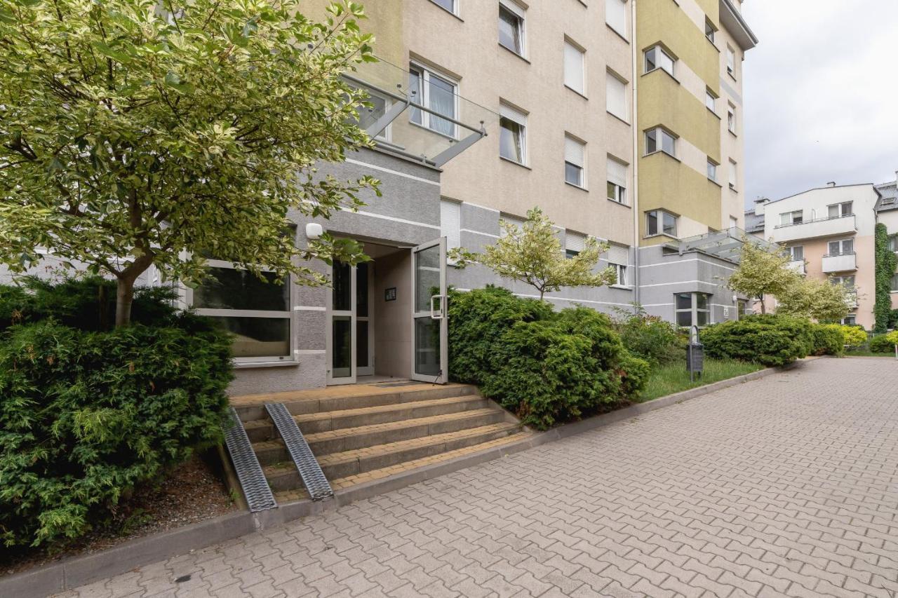 Pleasant Apartment With Terrace Cracow By Noclegi Renters Krakow Bagian luar foto
